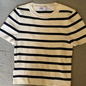 Size M Zara crop knit top.  Never worn